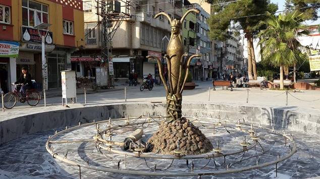 Belediyenin diktiği heykel, tepkiler üzerine kaldırıldı